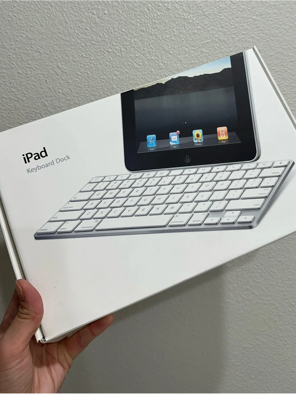 Apple White iPad Keyboard Dock - Slim Typing Accessory